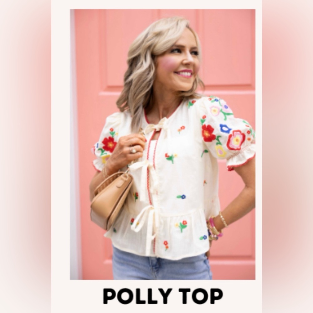 Avara Polly embroidered top sz M
NWT